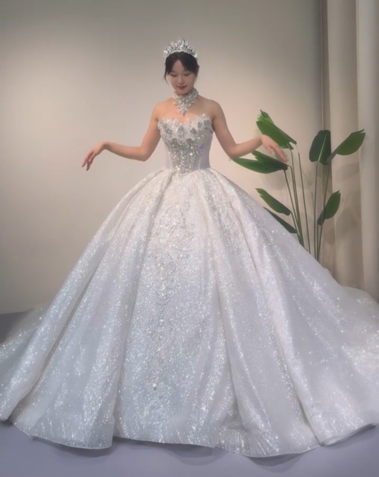 お買い得！取り外し可能お袖　二の腕カバー　韓国風　きらきらスカート　フレアスカート　お姫様　可愛い　ラメ入り　トレーン