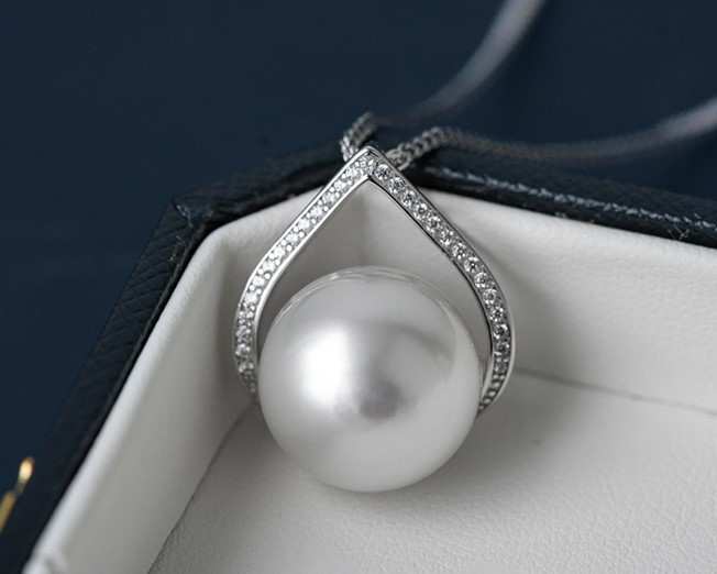 ルミナ 13-14mm 天然南洋白蝶真珠ペンダント 925シルバーネックレス クラシック ラグジュアリー 絶妙な職人技 高貴でエ 16,571円