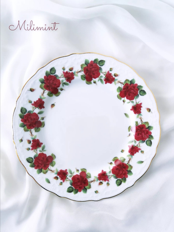 【受注制作】赤い薔薇のリース ティーセット(カップ＆ソーサー1点、19.4cmプレート1点)　ローズリース　レッド　 4枚目の画像