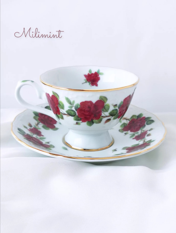 【受注制作】赤い薔薇のリース ティーセット(カップ＆ソーサー1点、19.4cmプレート1点)　ローズリース　レッド　 6枚目の画像