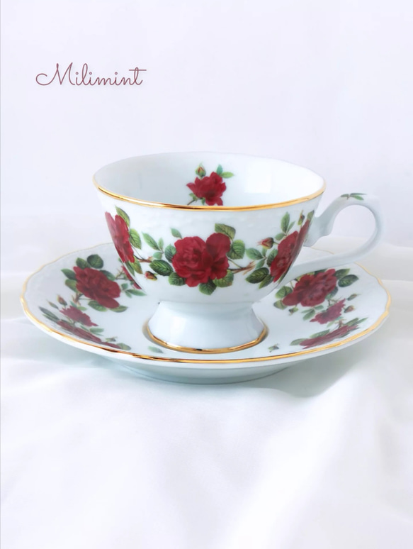 【受注制作】赤い薔薇のリース ティーセット(カップ＆ソーサー1点、19.4cmプレート1点)　ローズリース　レッド　 5枚目の画像