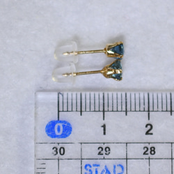 （１点もの）ロンドンブルートパーズ・ラウンドファセットの14kgfピアス（4mm） 4枚目の画像