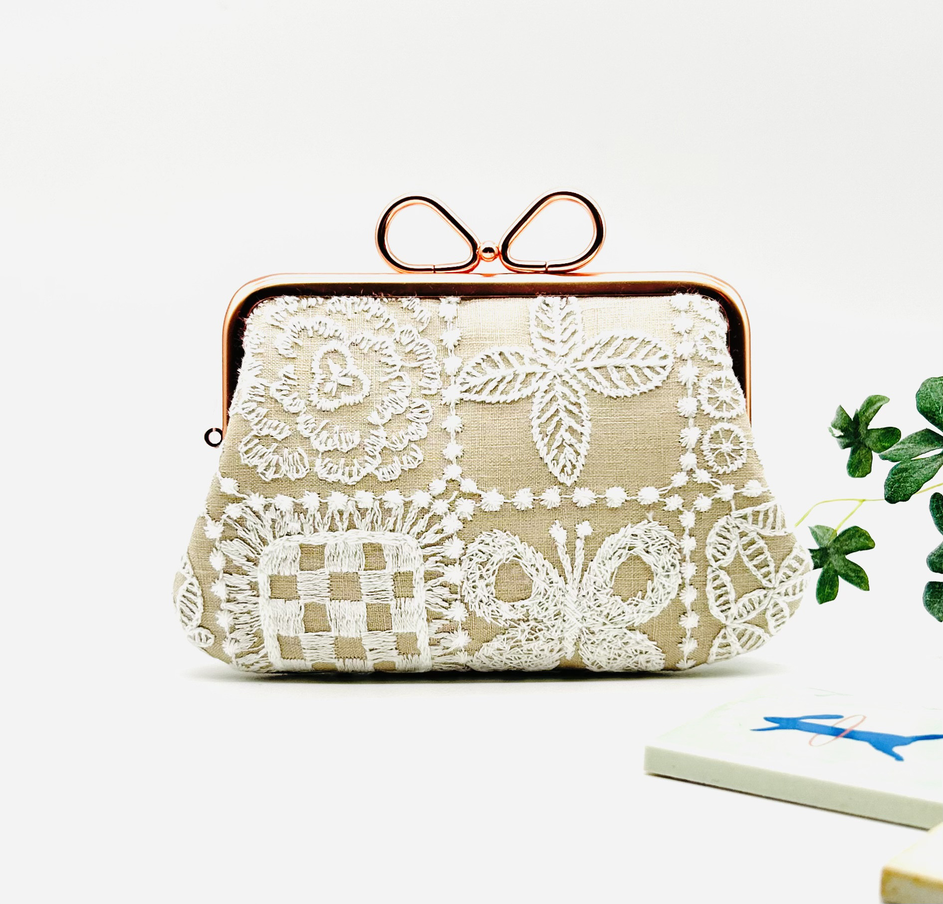 tileとタンバリンのリボンがま口