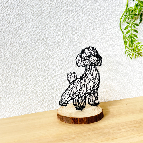 こっち見てるトイプードルのワイヤーアート 上質なワイヤーアート トイプードル】ワイヤーアート ワイヤークラフト
