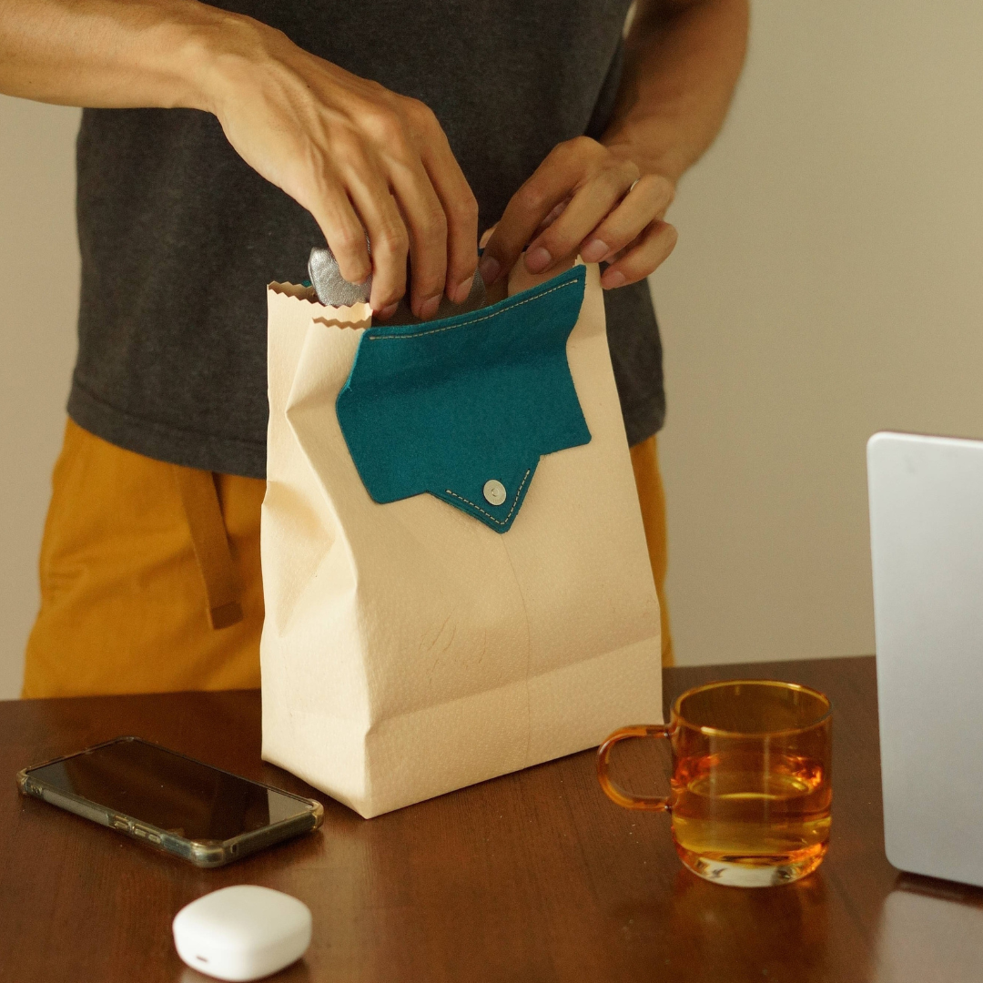 ヌメ革 紙袋風サブバッグ｜マグネット開閉 持ち手カラー変更可 本革 トートバッグ ランチバッグ 　折りたためる