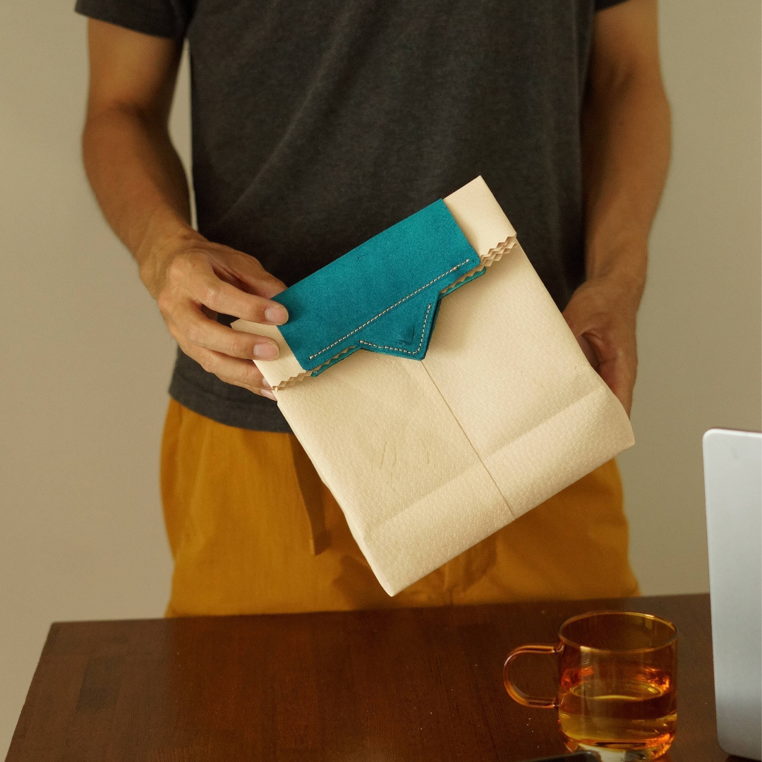 ヌメ革 紙袋風サブバッグ｜マグネット開閉 持ち手カラー変更可 本革 トートバッグ ランチバッグ 　折りたためる