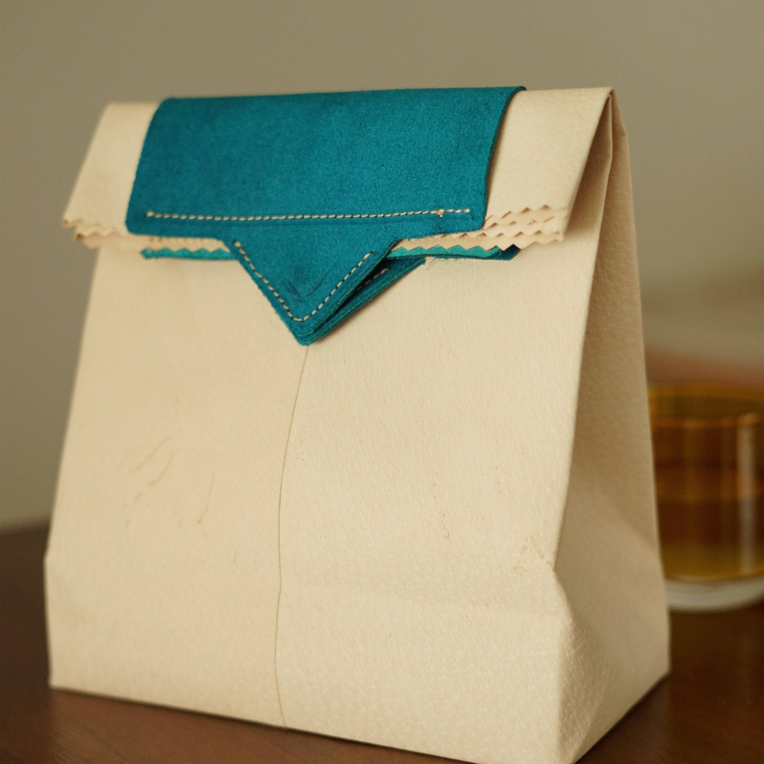 ヌメ革 紙袋風サブバッグ｜マグネット開閉 持ち手カラー変更可 本革 トートバッグ ランチバッグ 　折りたためる