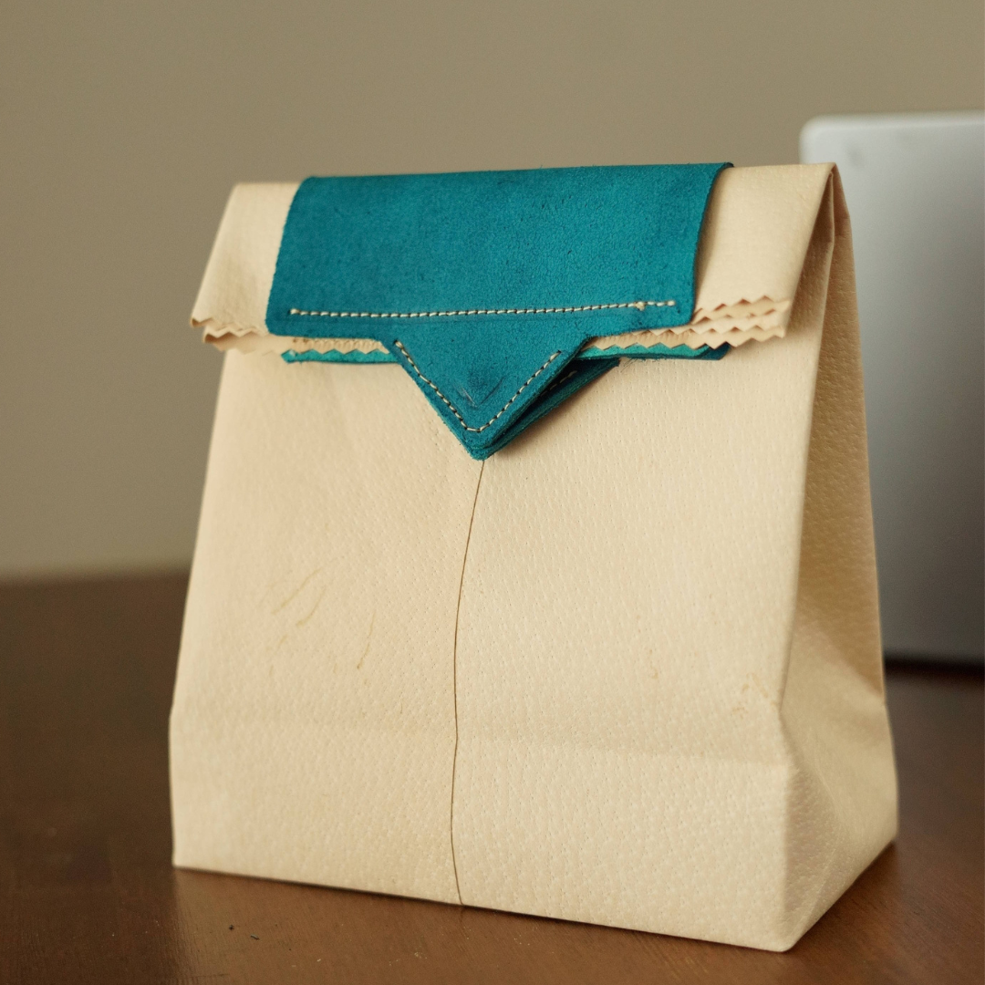 ヌメ革 紙袋風サブバッグ｜マグネット開閉 持ち手カラー変更可 本革 トートバッグ ランチバッグ 　折りたためる