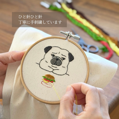 シー様オーダー　刺繍　ハンドメイド　巾着　パグ　犬　手刺繍　キナリ　巾着ポーチ 手刺繍＊巾着ポーチ（パグとハンバーガー） 巾着袋 ココカカオ 通販