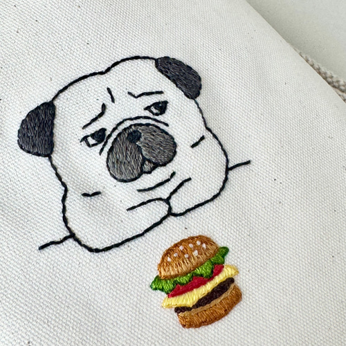 シー様オーダー　刺繍　ハンドメイド　巾着　パグ　犬　手刺繍　キナリ　巾着ポーチ 冬季限定》＊手刺繍＊巾着ポーチ（寒がりパグ） 巾着袋 ココカカオ