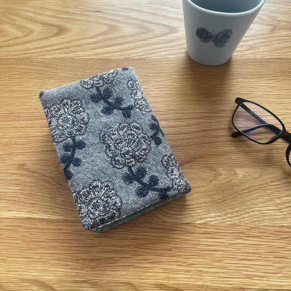 ミナペルホネン　ブックカバー＆サンキューベリーバッヂセット　ピンク　ポンピア ミナペルホネン ブックカバー＆サンキューベリーバッヂセット ピンク