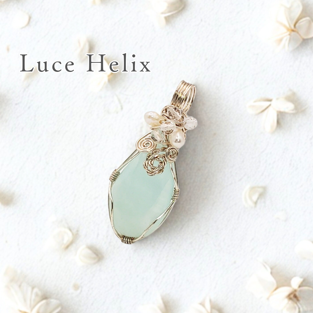 グリーンカルサイト × 淡水パール × 水晶｜一点物天然石｜ワイヤーアートジュエリー｜送料無料・ギフトラッピング無料