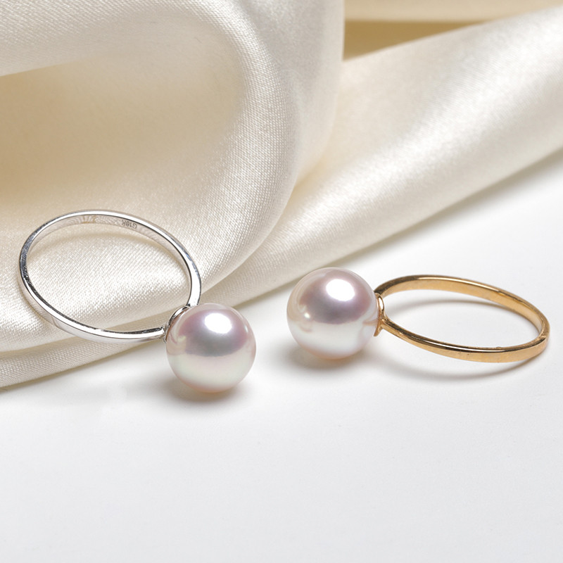 ルミナ8～9mmの天然アコヤ真珠リング。18Kゴールドに、きらめく桜ピンクの輝きを添えています。エレガントでロマンチックな定番リ