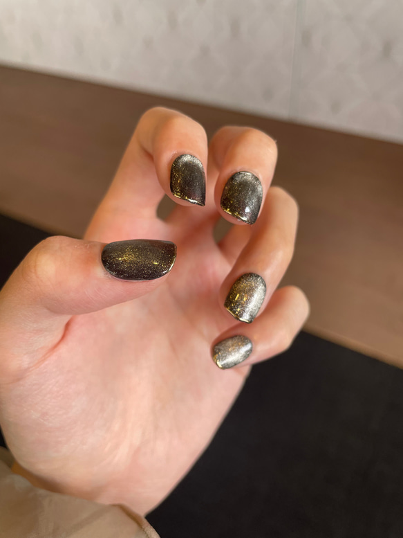 《ベリーショート在庫あるのみセール》ゴールドフレンチのマグネットネイルチップ 1枚目の画像