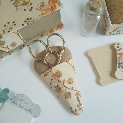 トランク型お裁縫箱とお裁縫道具のセット（ カルトナージュ、森の動物