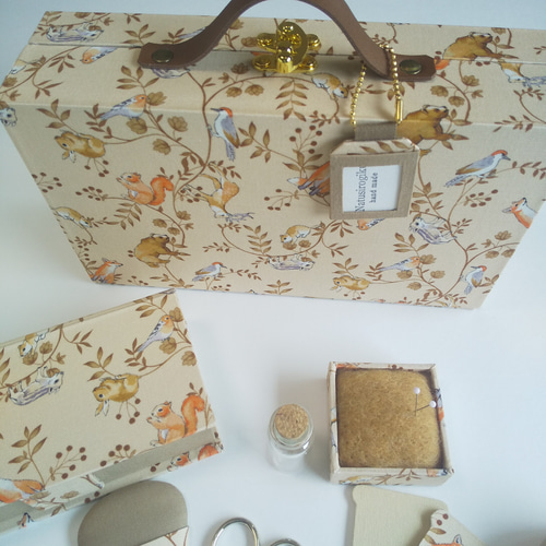 トランク型お裁縫箱とお裁縫道具のセット（ カルトナージュ、森の動物