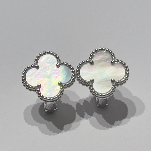 ○初回限定クーポン配布中 クローバーピアス 白蝶貝 マザーオブパール