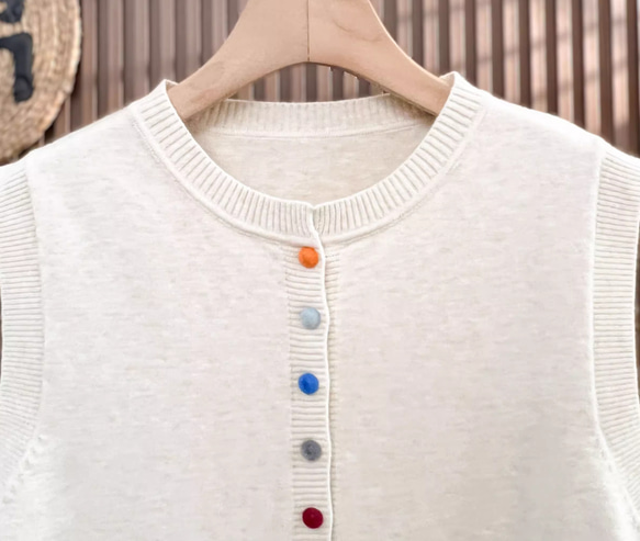 カラーボタン ニットベスト レディース 秋冬 ゆったりオーバーサイズ 綿毛糸 アンサンブル 重ね着 おしゃれ ノーカ 8枚目の画像