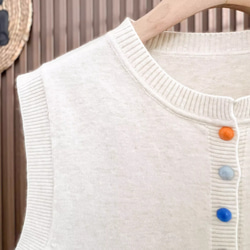 カラーボタン ニットベスト レディース 秋冬 ゆったりオーバーサイズ 綿毛糸 アンサンブル 重ね着 おしゃれ ノーカ 9枚目の画像