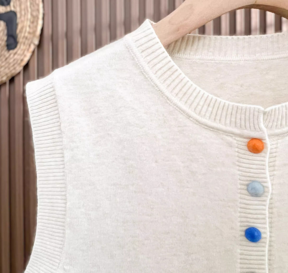 カラーボタン ニットベスト レディース 秋冬 ゆったりオーバーサイズ 綿毛糸 アンサンブル 重ね着 おしゃれ ノーカ 9枚目の画像