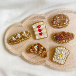 パン好きさんのための、パン屋さんな刺繍ブローチ 1枚目の画像
