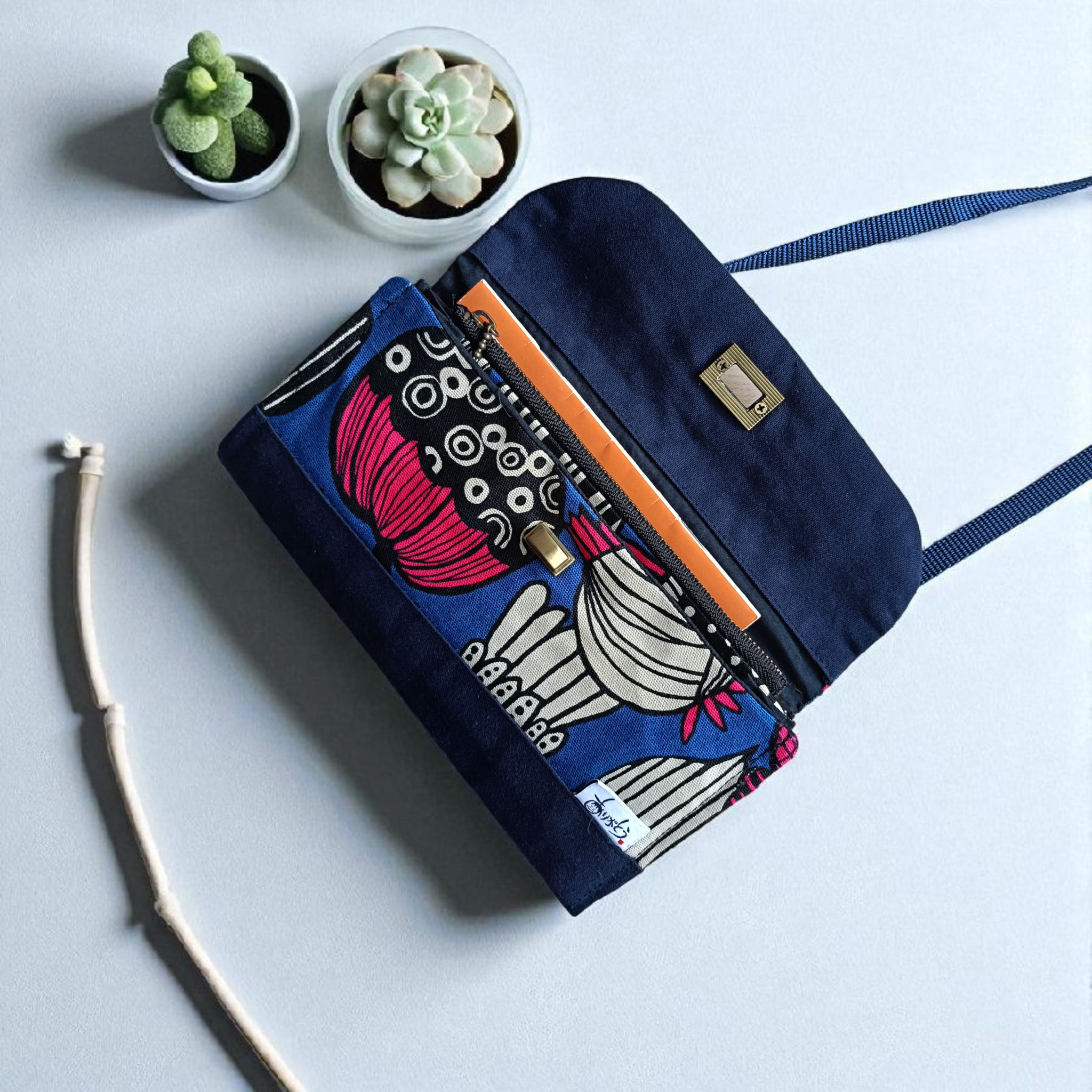 スマホポケット付きお財布ショルダー　ショルダーお財布　長財布　花柄財布　ショルダーウォレット　お財布ショルダー　アフリカ