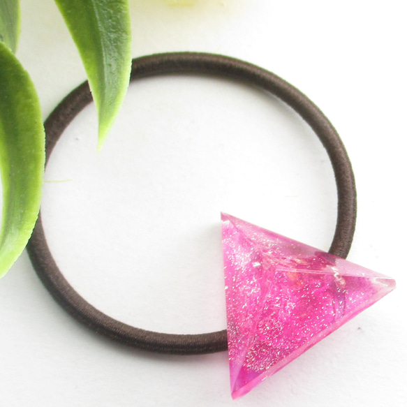 桃色クォーツは、見る角度で表情が異なるけれど変わらず笑顔です♪(ぼぼ屋のヘアゴム)SH245 1枚目の画像