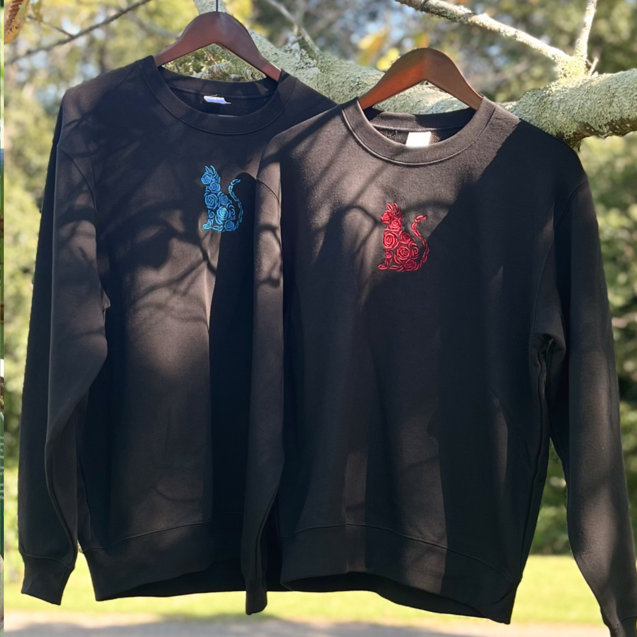 猫と薔薇の刺繍スウェット｜ペア・プレゼントにおすすめ