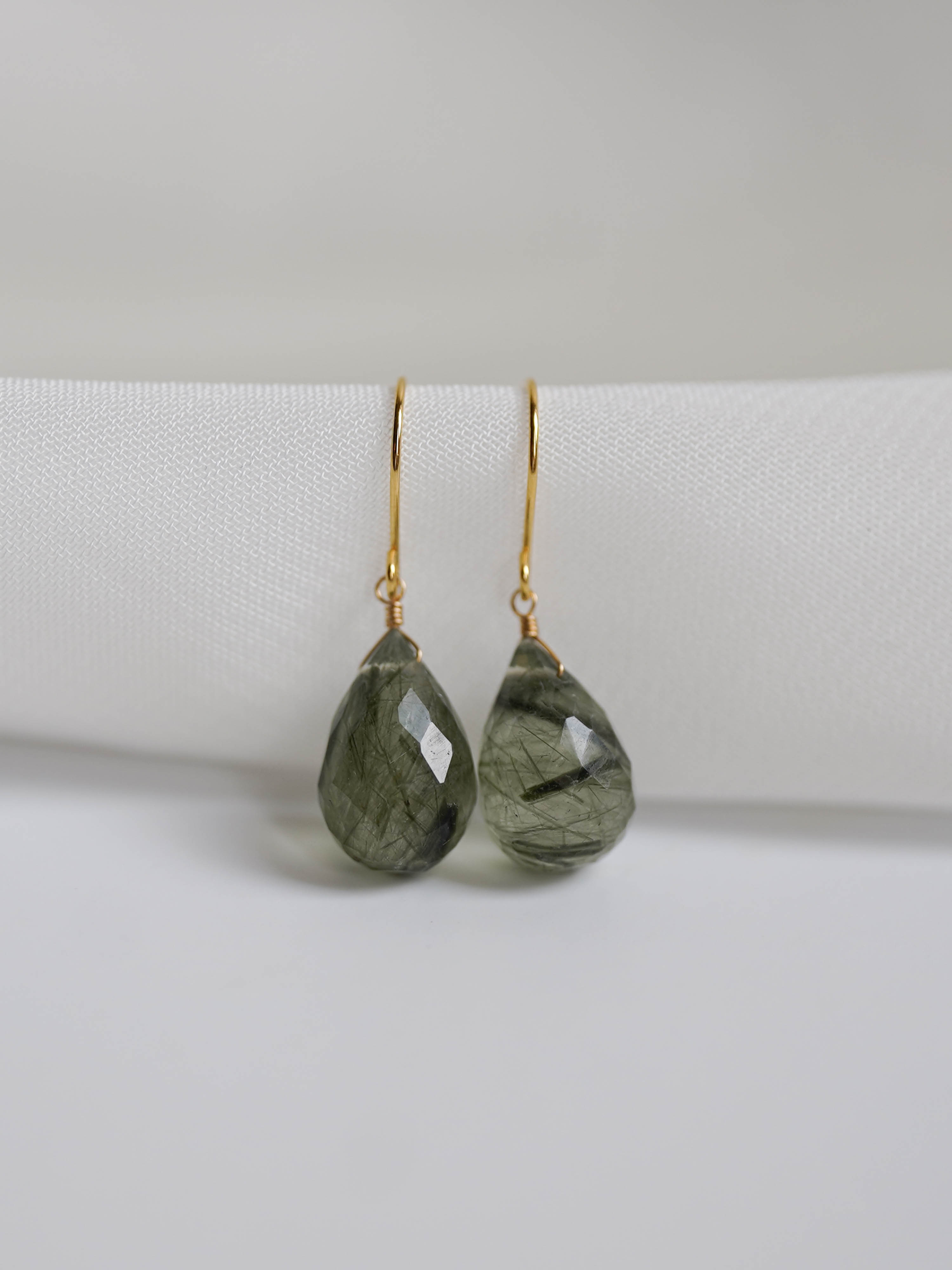 1点もの＊グリーンルチルクォーツ ドロップ ピアス-G