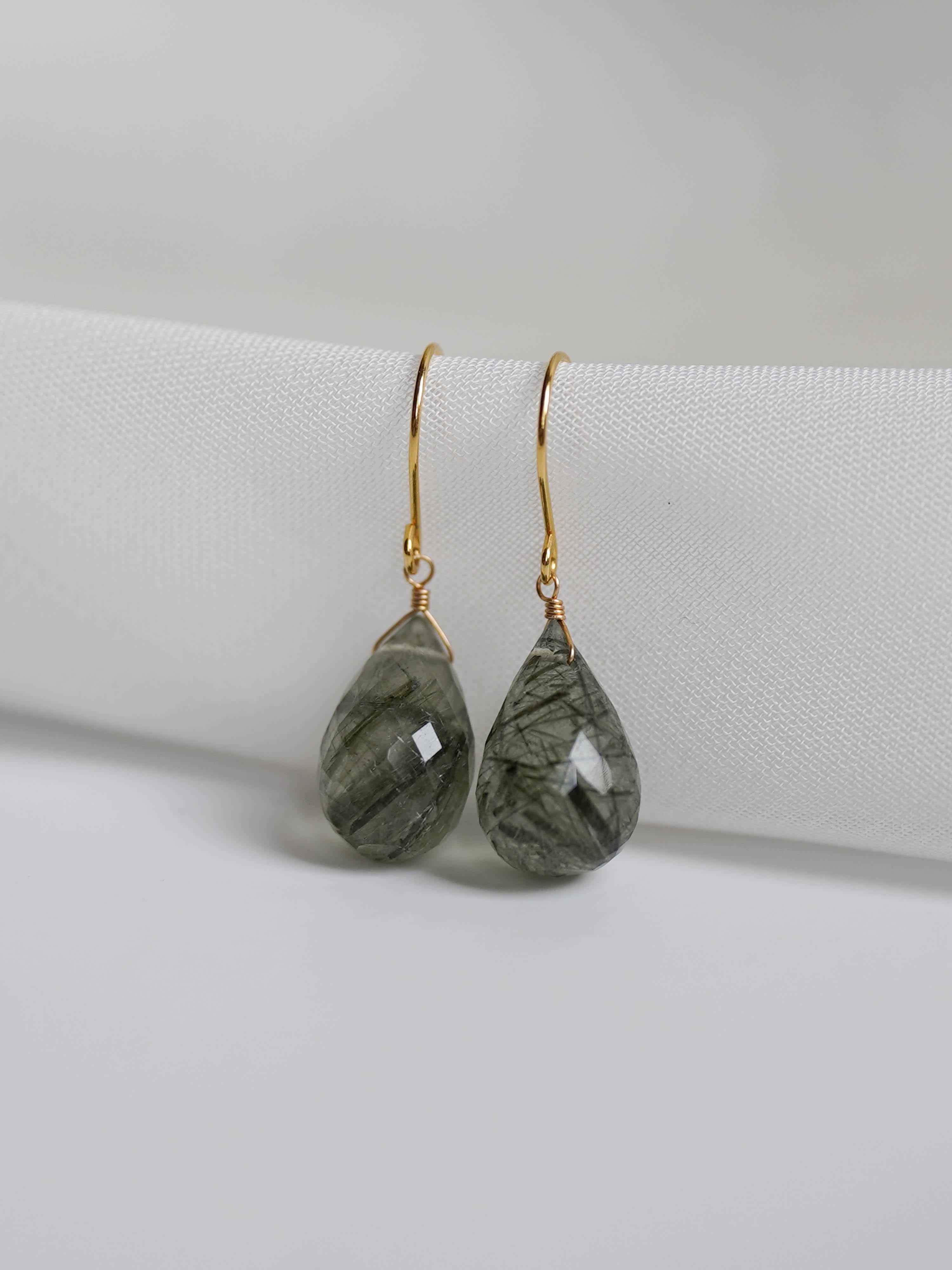 1点もの＊グリーンルチルクォーツ ドロップ ピアス-I