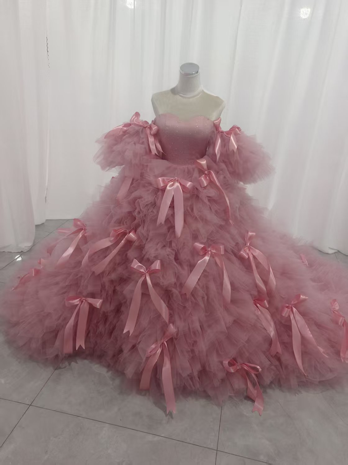 送料無料！カラードレス ピンク プリンセスライン もこもこドレス リボン ブライダル 可愛い 抜群のおしゃれ見え 63,784円