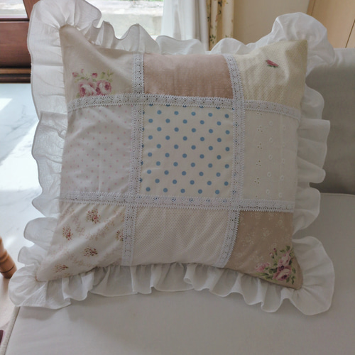 クッションカバー♡パッチワーク♡花柄・水玉・レース♡フリル付♡45cm