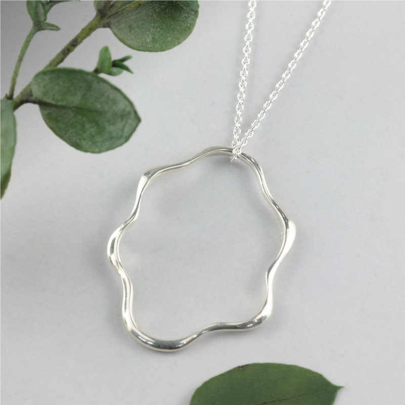 【厚手の服でも着けられるロングネックレス】シルバー９２５ アートなネックレス チェーンの長さ最大６０㎝