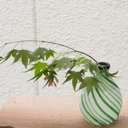 新緑ラインの楕円花入 1枚目の画像