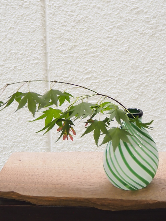 新緑ラインの楕円花入 1枚目の画像