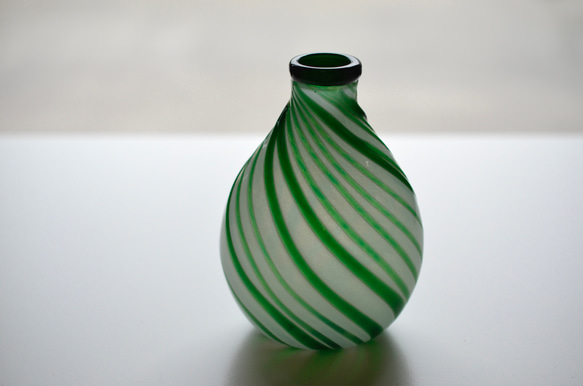 新緑ラインの楕円花入 2枚目の画像