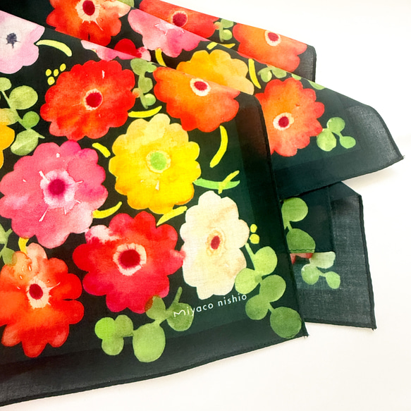 スカーフにもなる水彩画ハンカチ「ガーベラ」 2枚目の画像