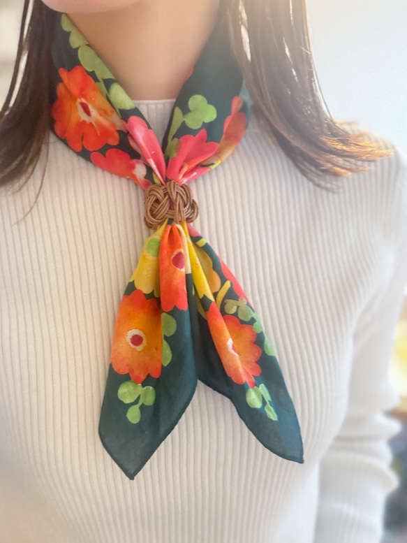 スカーフにもなる水彩画ハンカチ「ガーベラ」 4枚目の画像