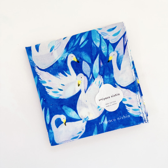 スカーフにもなる水彩画ハンカチ「Swan」 1枚目の画像