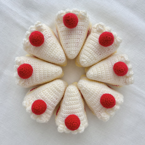 【約16cm 】手が動く♡肉球おすわりぬい服 着ぐるみ いちごのショートケーキ ぬい服 着ぐるみ いちごショートケーキ猫ちゃん 10～14