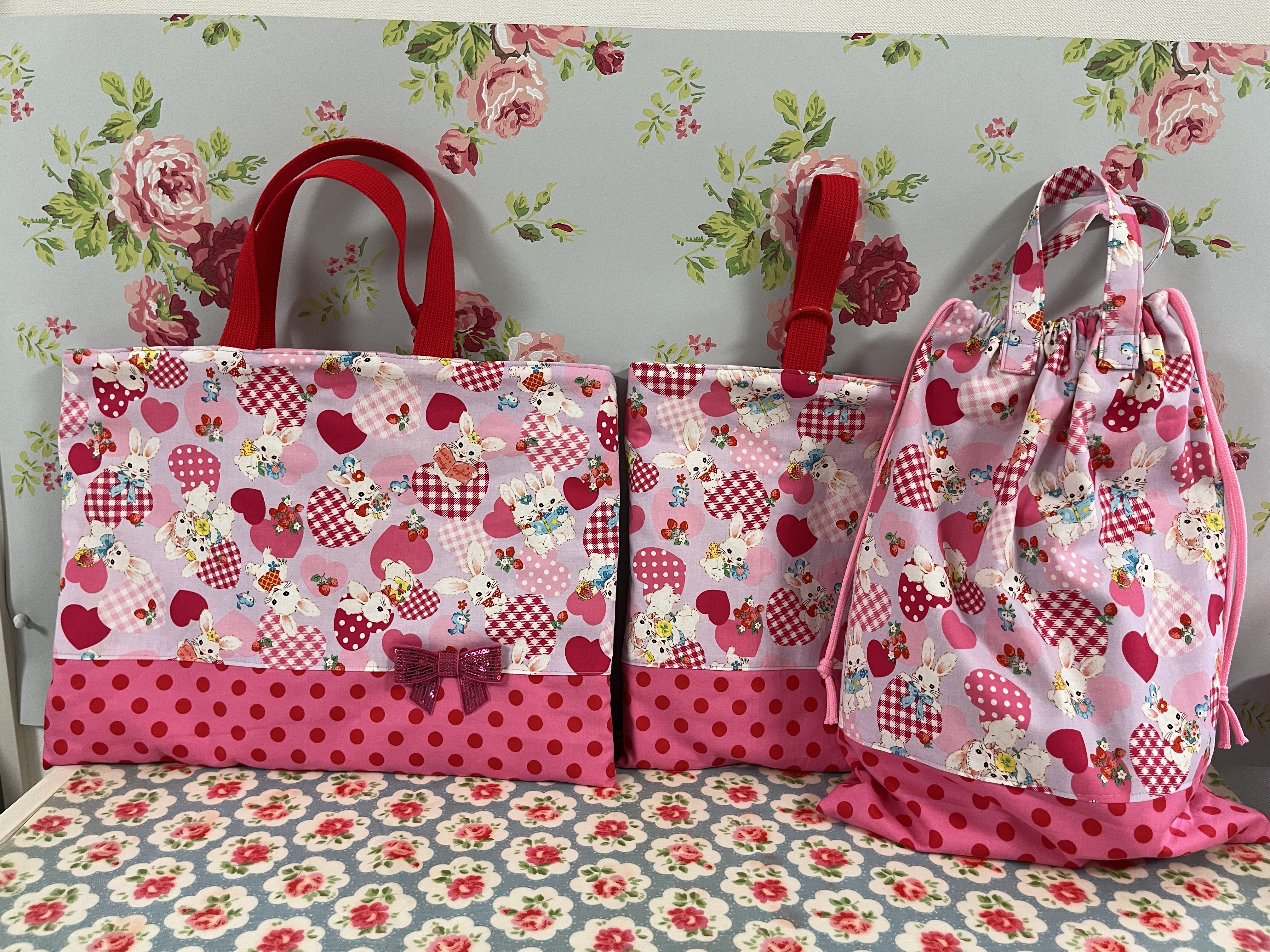 レッスンバッグ、上履き入れ、お着替え袋セット うさぎちゃん柄 入園入学準備