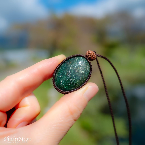 健康のお守りをお探しのあなたへ！キラキラ！アベンチュリンとルドラクシャのお守りネックレス・ペンダント14 天然石マクラメ 8枚目の画像