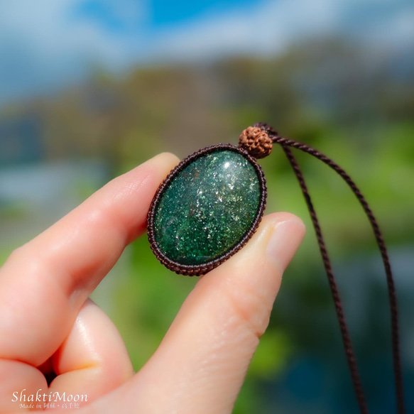 健康のお守りをお探しのあなたへ！キラキラ！アベンチュリンとルドラクシャのお守りネックレス・ペンダント14 天然石マクラメ 4枚目の画像