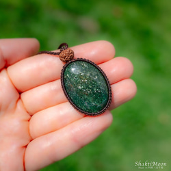 健康のお守りをお探しのあなたへ！キラキラ！アベンチュリンとルドラクシャのお守りネックレス・ペンダント14 天然石マクラメ 3枚目の画像