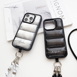 【 フェザー in ダウンジャケット風 スマホケース 名入れ 】 スマホショルダー パーツ付き クッション OS51U 1枚目の画像