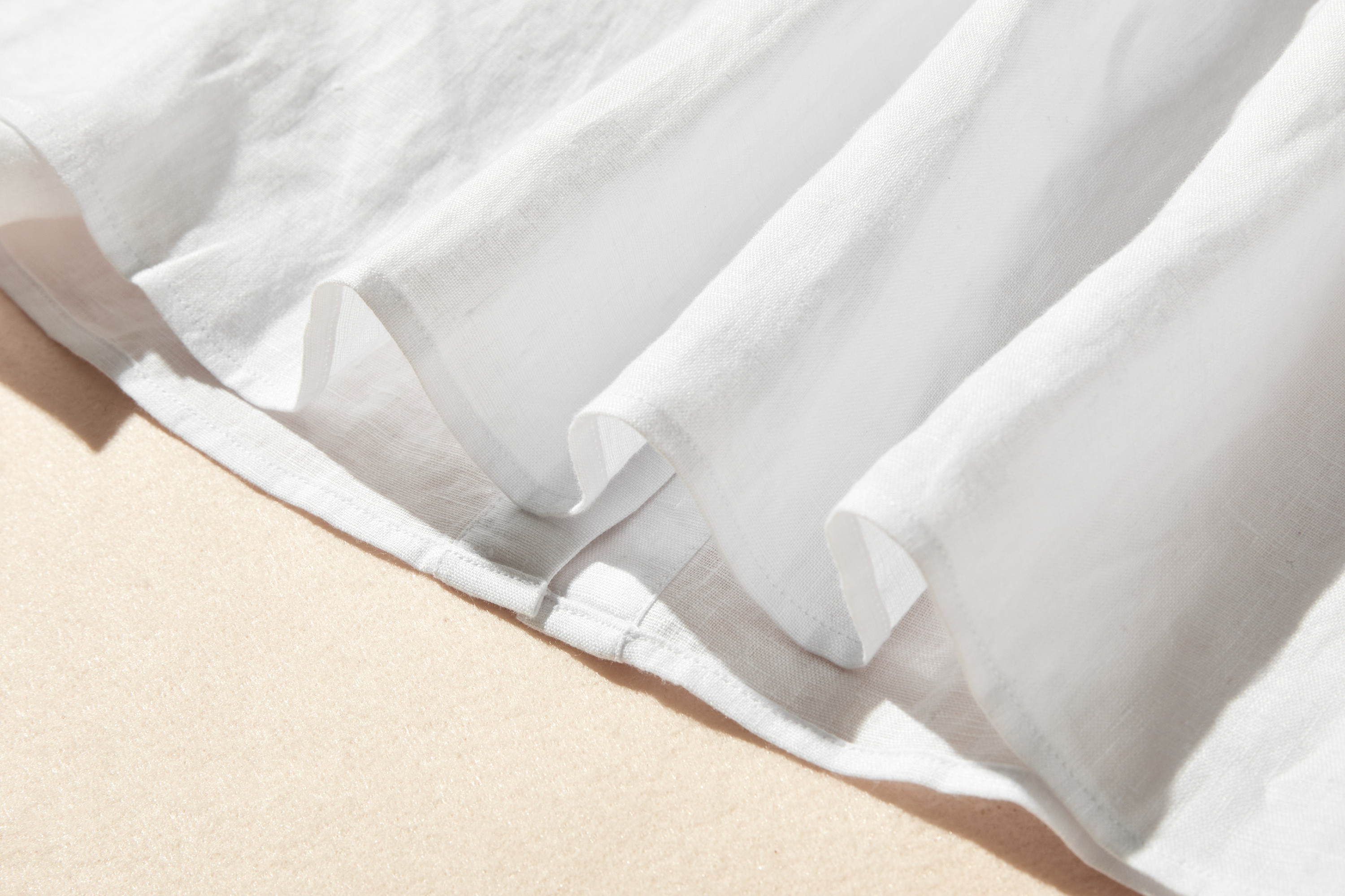 洗練された印象を叶える　大人のきれいめシャツブラウス  長袖ブラウス　リネン100％　ホワイト　250920-1