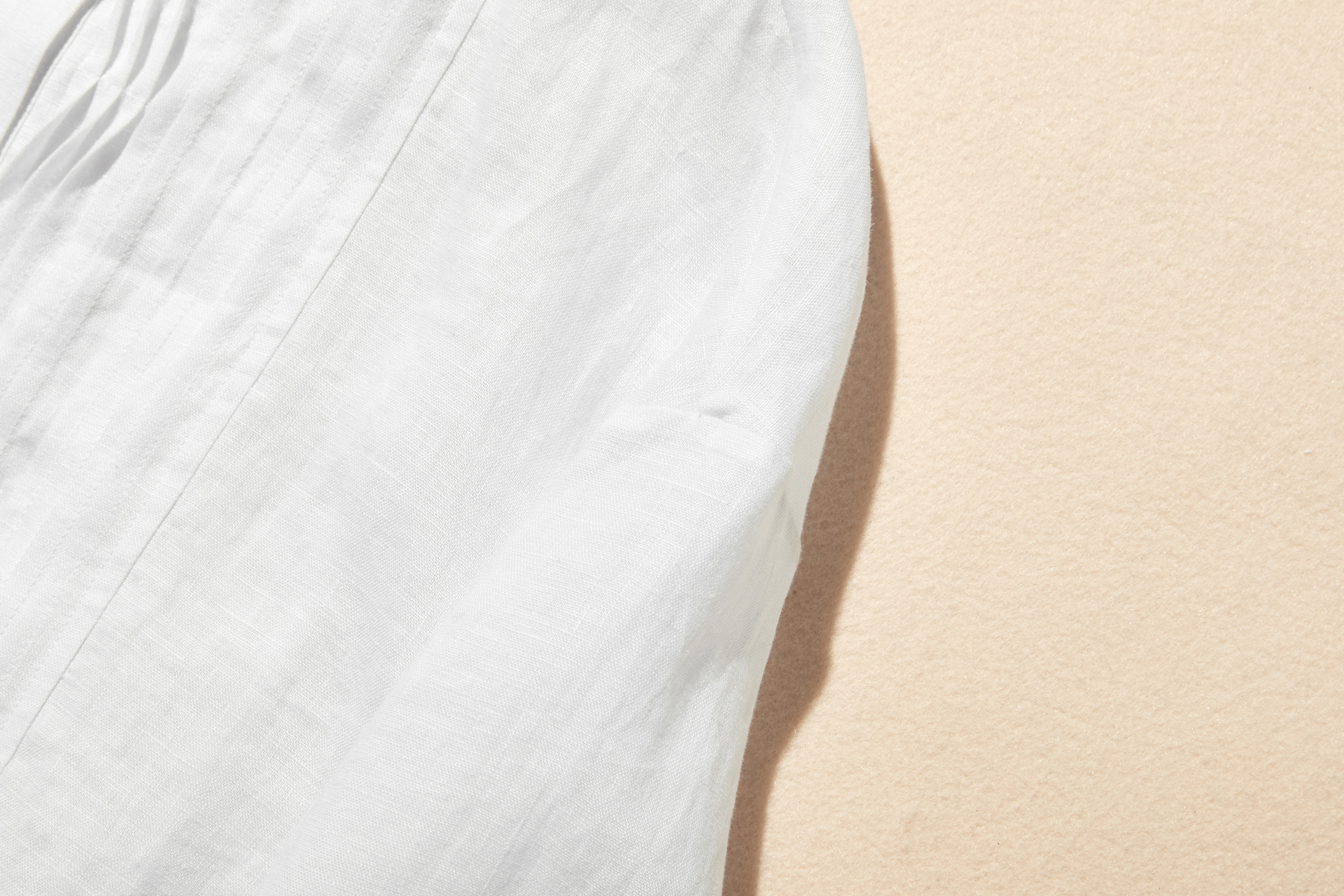 洗練された印象を叶える　大人のきれいめシャツブラウス  長袖ブラウス　リネン100％　ホワイト　250920-1