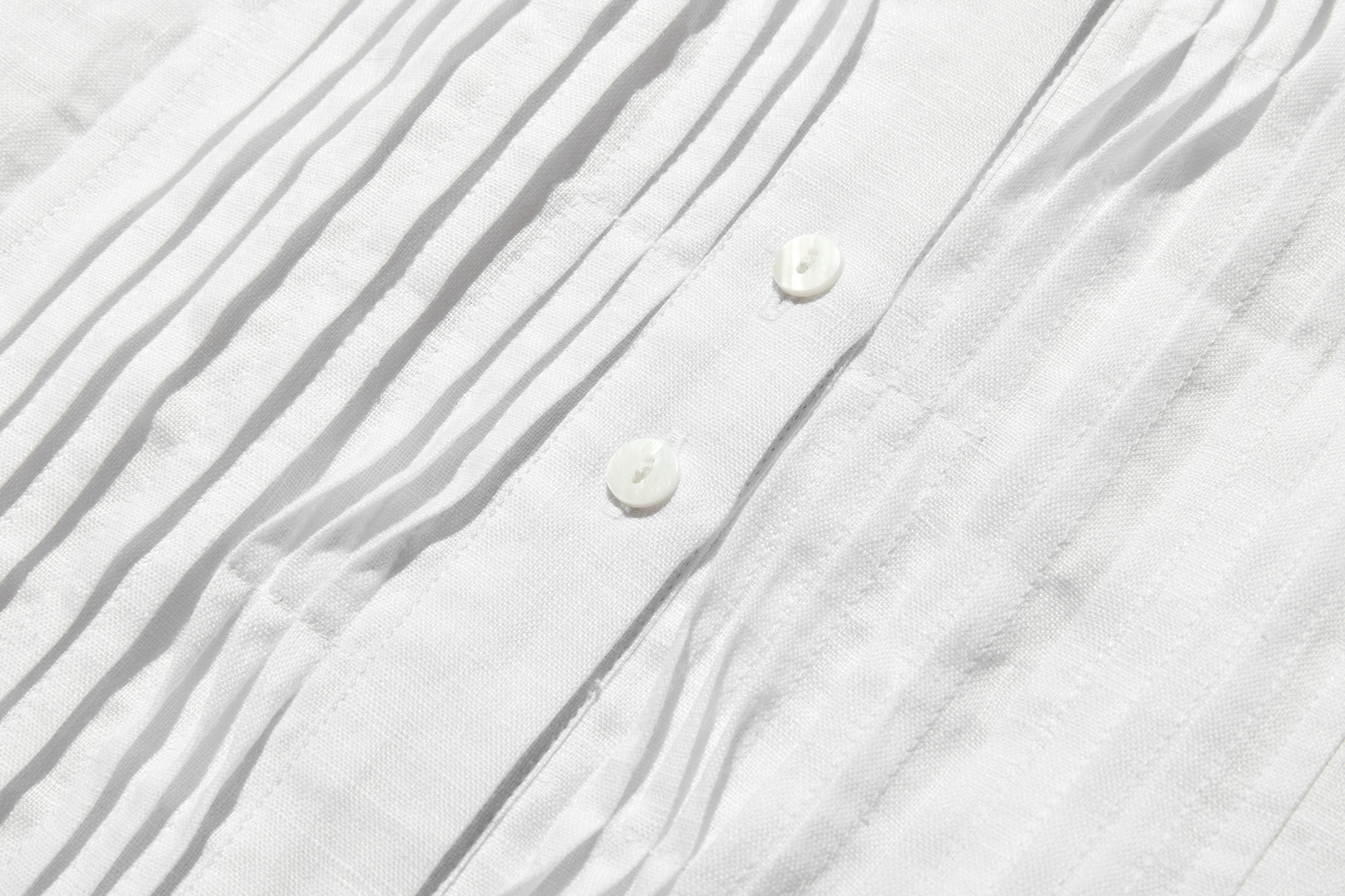 洗練された印象を叶える　大人のきれいめシャツブラウス  長袖ブラウス　リネン100％　ホワイト　250920-1