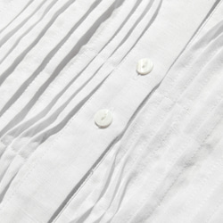 洗練された印象を叶える　大人のきれいめシャツブラウス  長袖ブラウス　リネン100％　ホワイト　250920-1 5枚目の画像