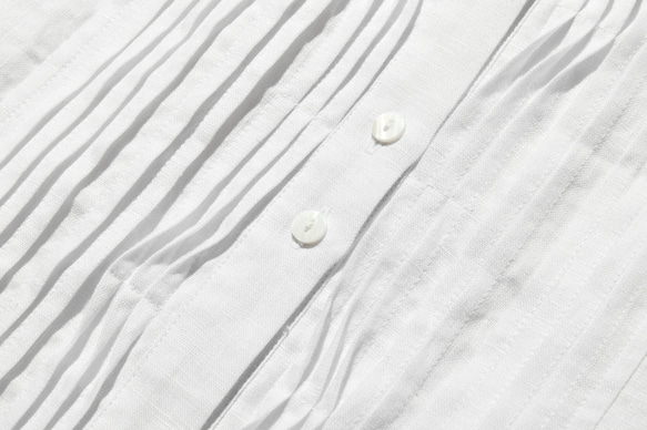 洗練された印象を叶える　大人のきれいめシャツブラウス  長袖ブラウス　リネン100％　ホワイト　250920-1 5枚目の画像
